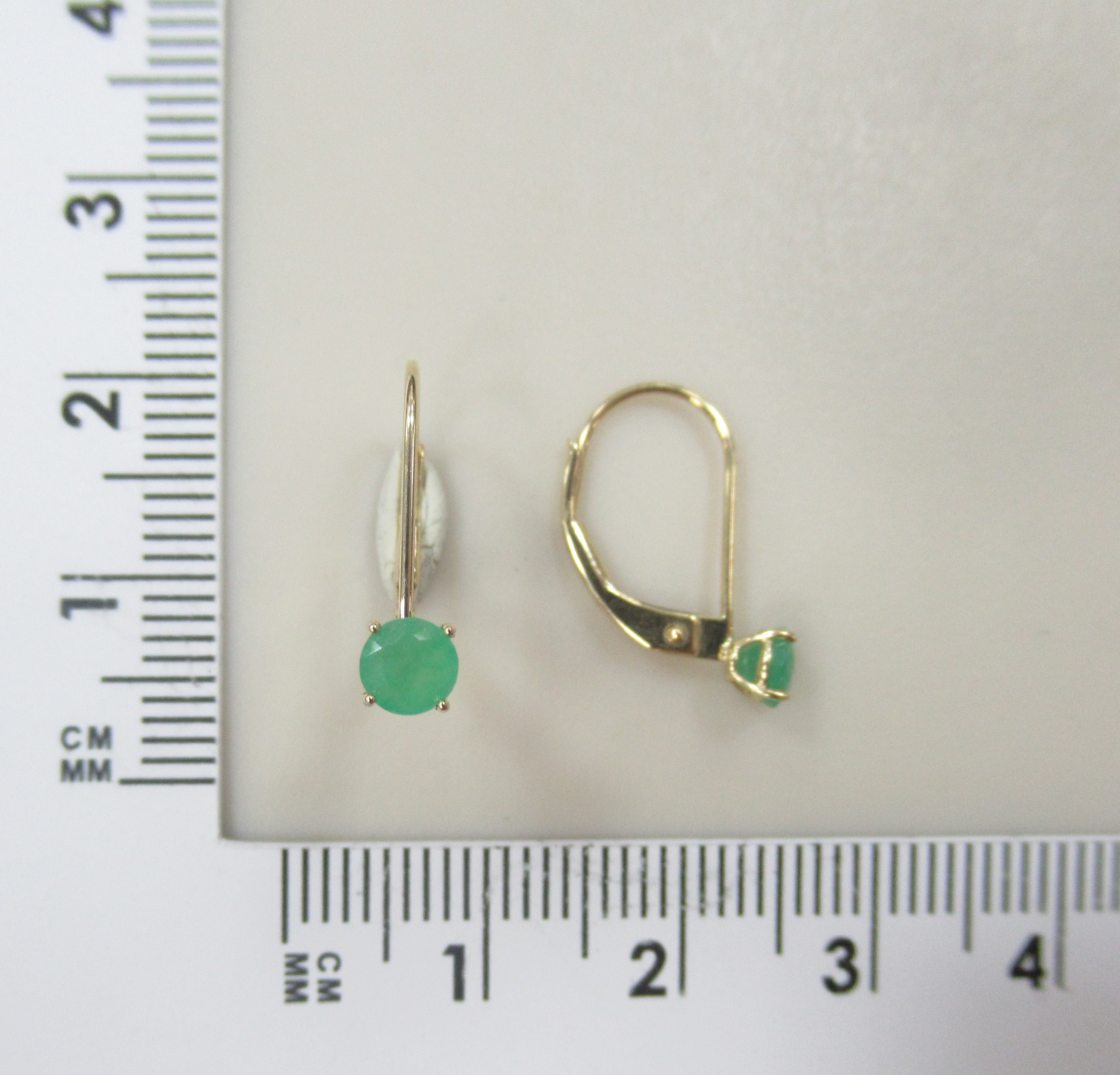 Серьги из желтого золота с изумрудами